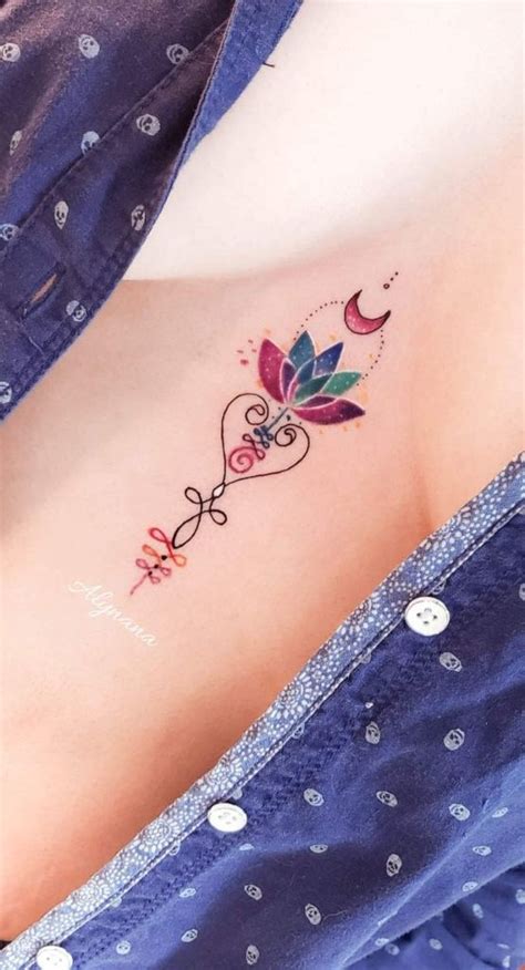 tatuajes entre los senos mujer|Tatuajes entre los ceno